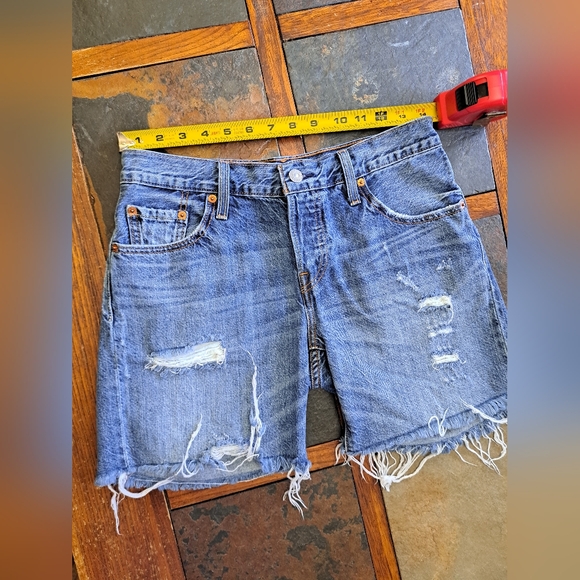 Levi's 501 shorts with frayed hem / distressed, cutoff look - size 25 - Picture 2 of 7